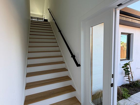 2nd image of 870 Carver St #B