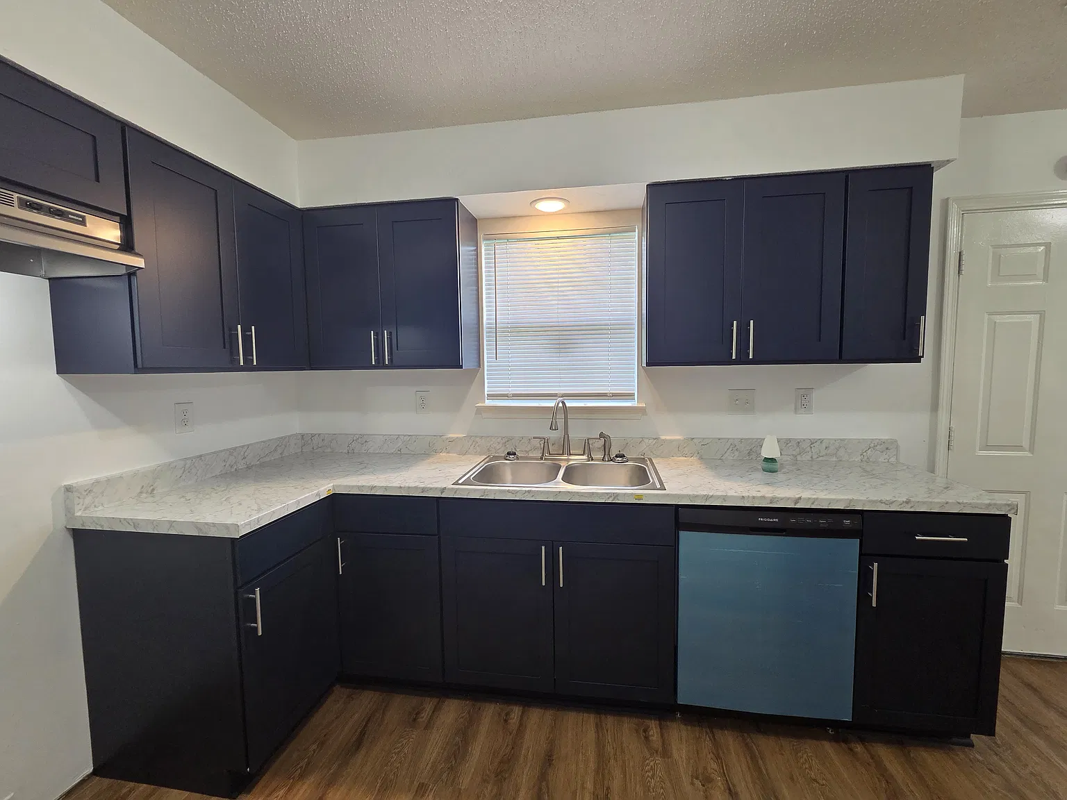 3 bed, 1390 sqft, $1,300 — Photo 2