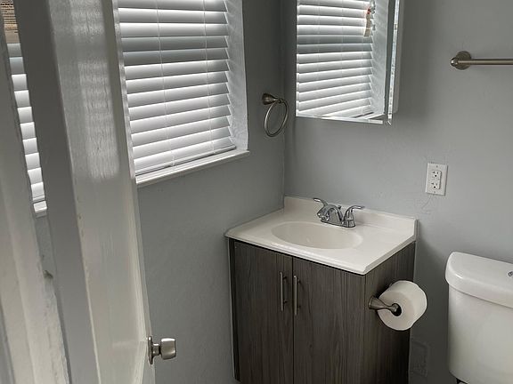 2nd image of 401 Hibiscus Ave #1