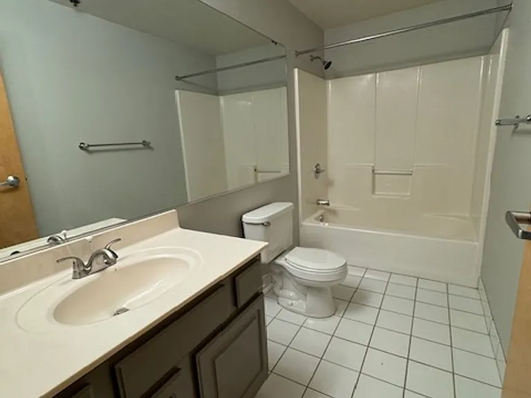 Bridgeview Apartments — Photo 22
