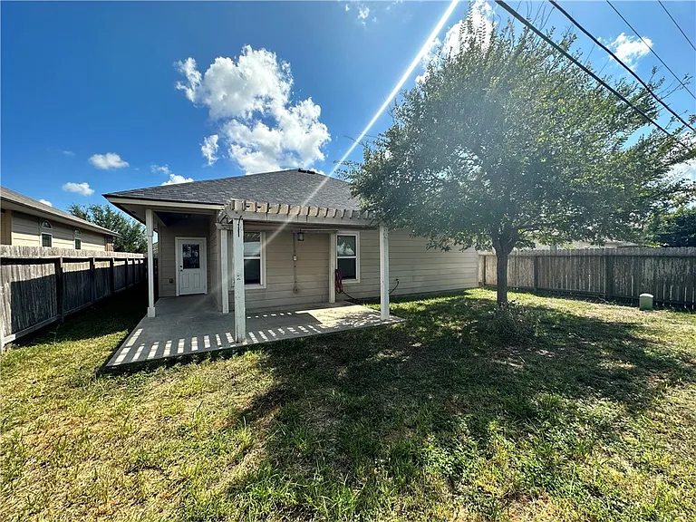 2545 Las Brisas St — Photo 38