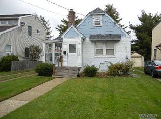 725 Grand Terrace Ave, North Baldwin, NY 11510
