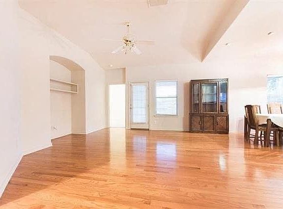 2nd image of 1840 Alanbrooke Dr