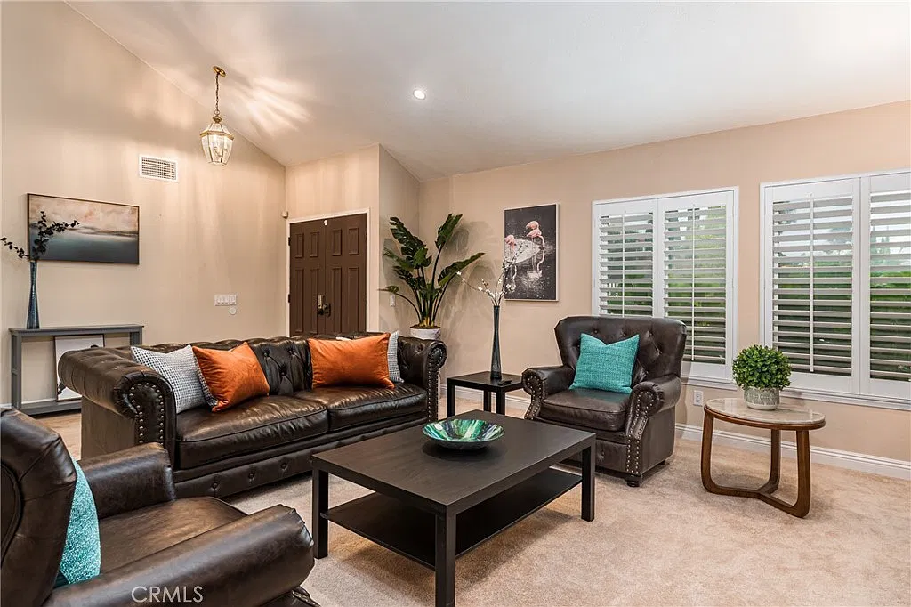 5 bed, 3126 sqft, $4,800 — Photo 3