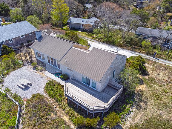 3rd image of 40 Ione Rd