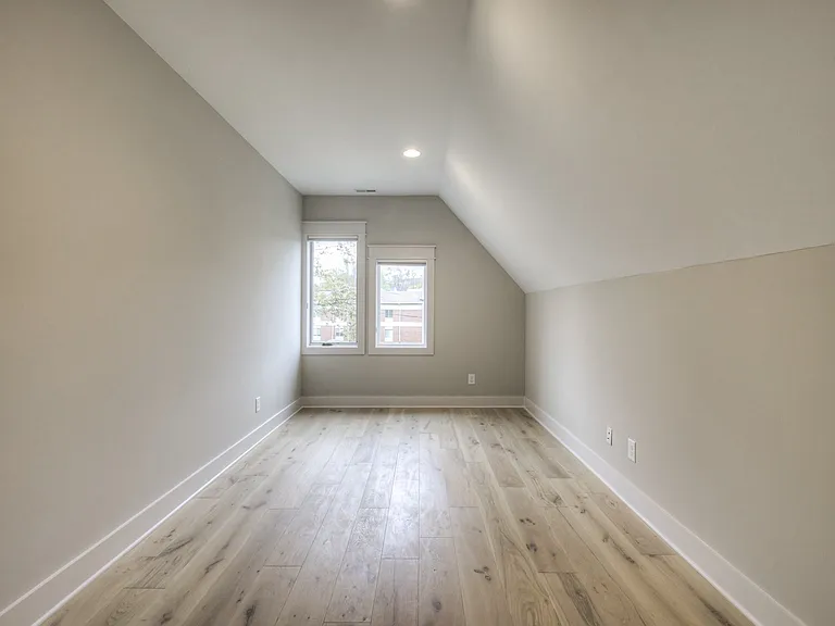 821 Acklen Ave — Photo 17