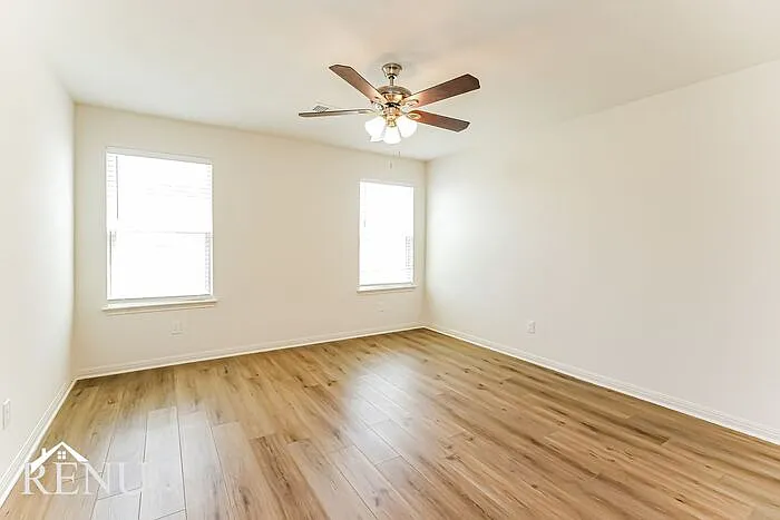 305 Silvercrest Ln — Photo 10