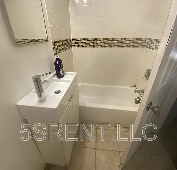 1048 Marshall Ave #5 — Photo 9