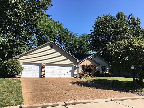 3 car garage, walk out bsmt