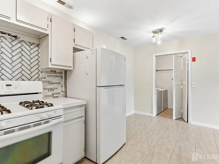 4 Chelsea Dr — Photo 8