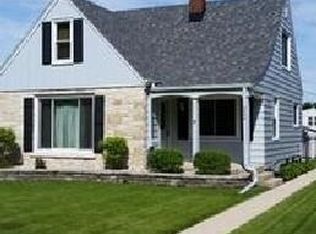 3246 S 44th St, Greenfield, WI 53219