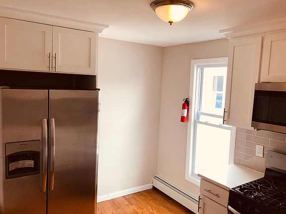4th image of 15 Beech St Floor 2