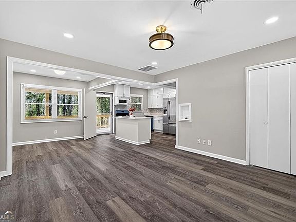 5th image of 3045 Lindon Ln