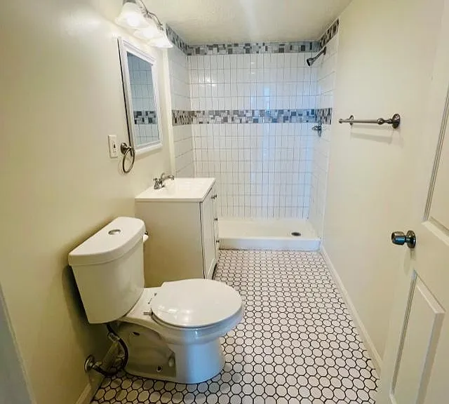 2518 E 85th St #1 — Photo 8