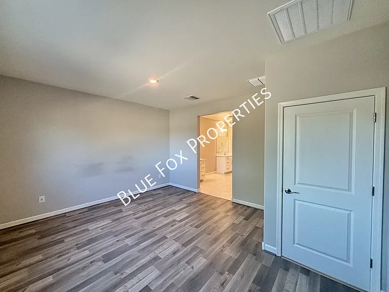 5536 Lazy Farm Dr — Photo 17