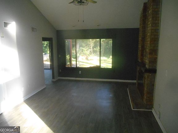 4th image of 1159 Village Way