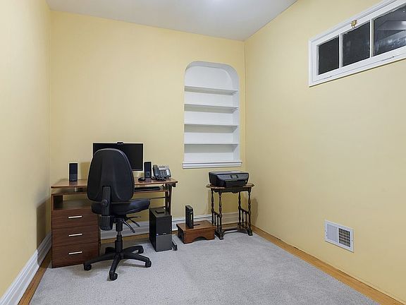 5th image of 20 Plaza St E APT C4