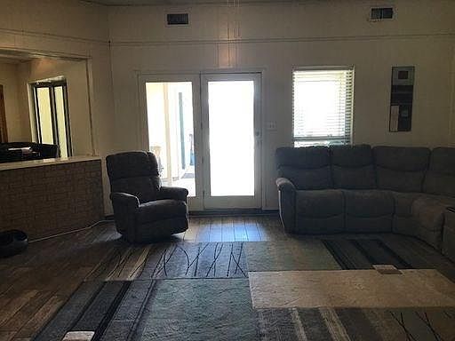 5th image of 3866 Santa Monica Dr