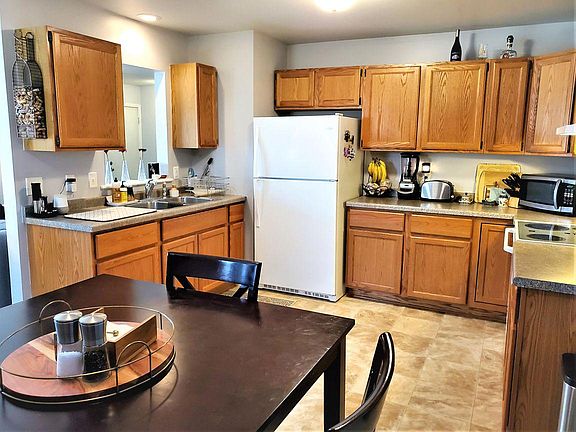 5th image of 411 Robert Ct Unit 413