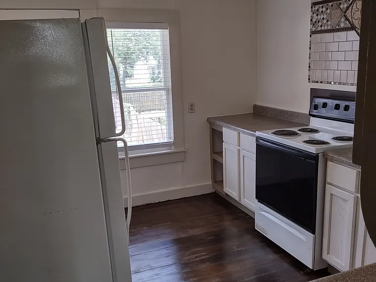 1208 Bartholomae St #A — Photo 11