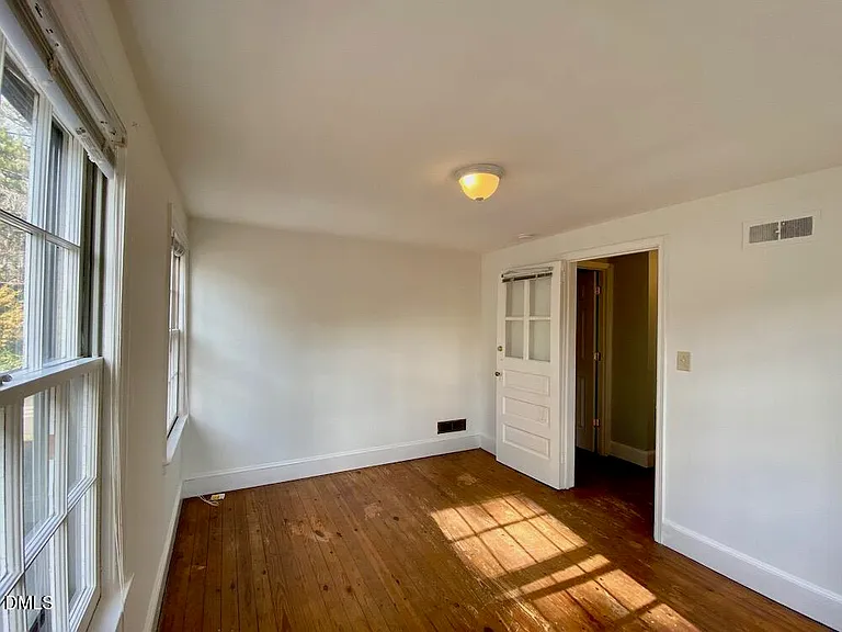 1927 Ward St #B — Photo 18