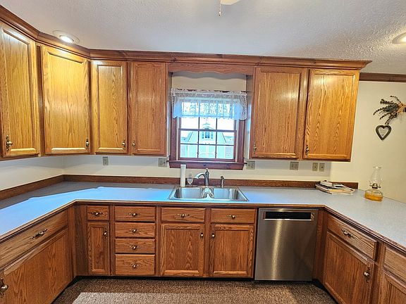 5th image of 815 Arrowhead Dr