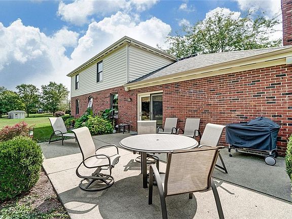 4th image of 2541 S Park Ln