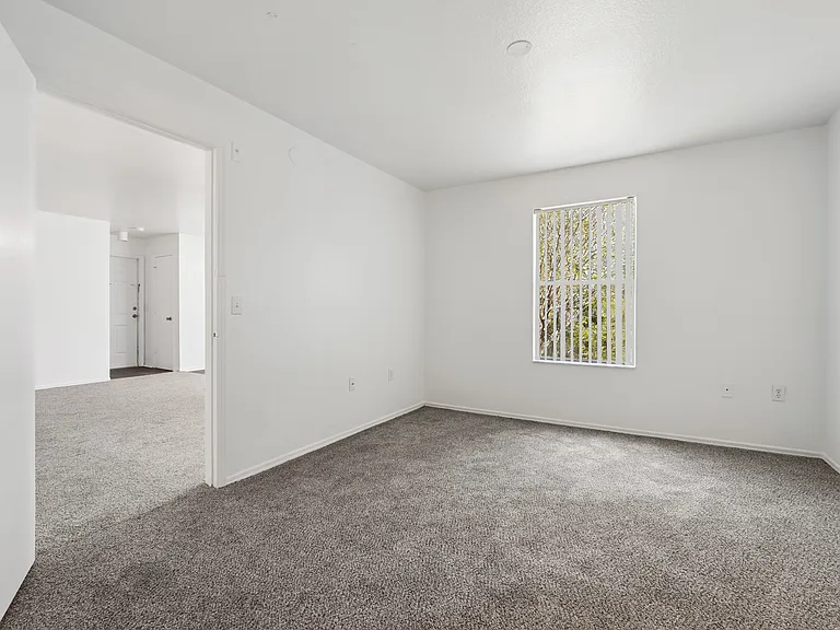 Glen Oaks Apartments — Photo 14
