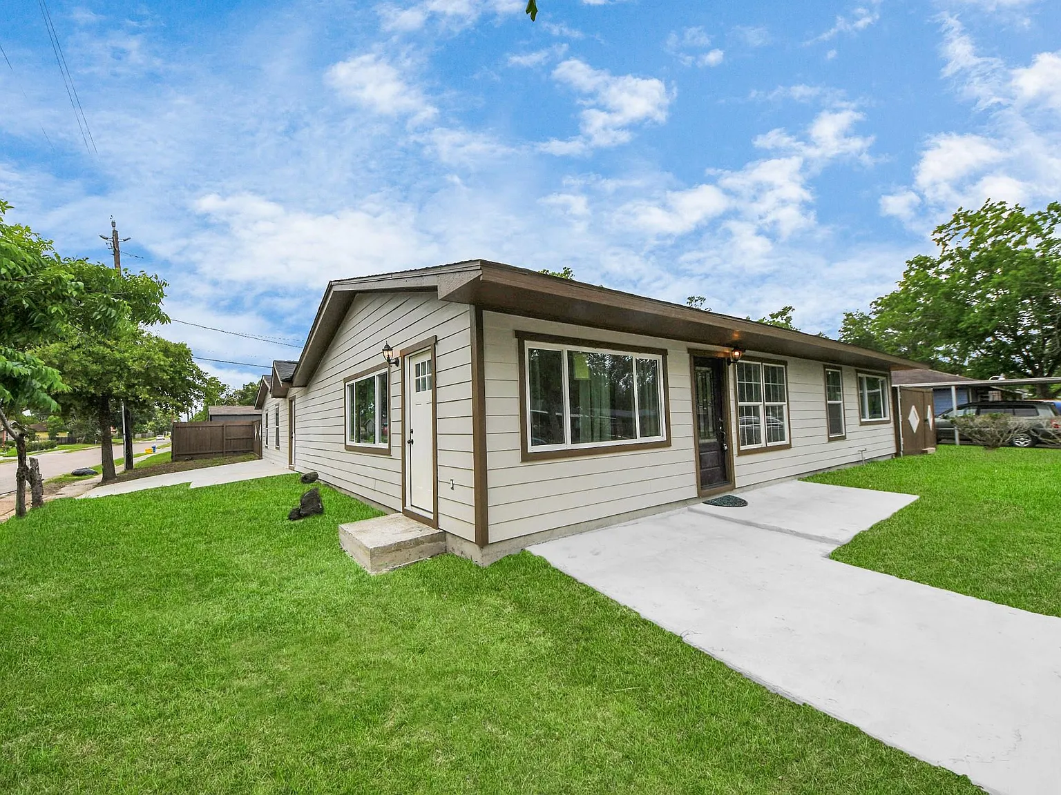 4 bed, 1.0 bath, 1765 sqft, $1,900 — Photo 3