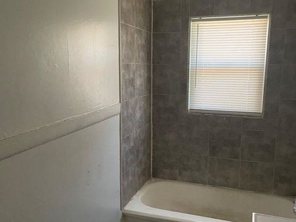 5th image of 2452 Saratoga Ave