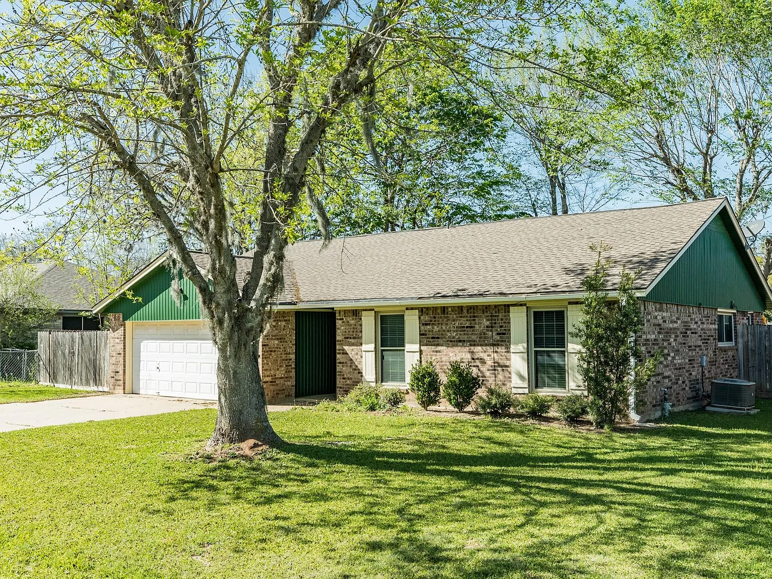 3 bed, 2.0 bath, 1386 sqft, $1,750 — Photo 3