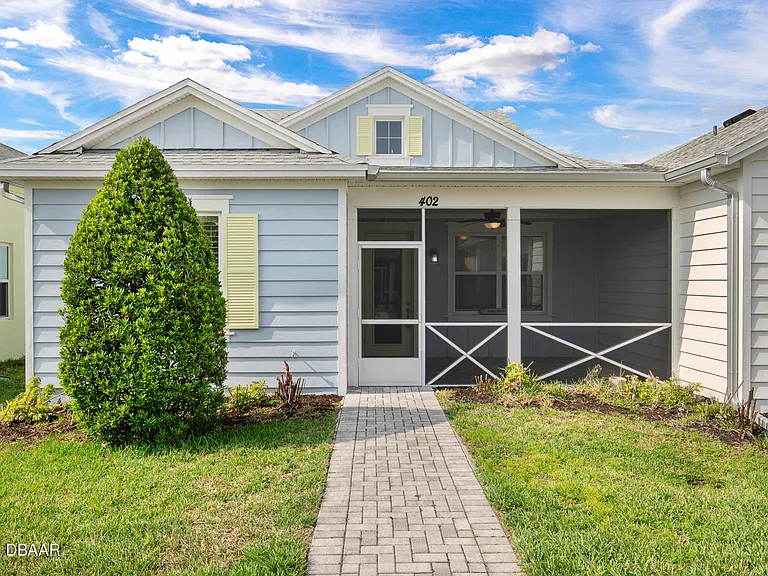 402 Parrot Ln — Photo 1