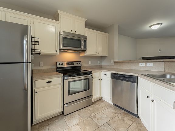 4th image of 2725 Kennedy Ct