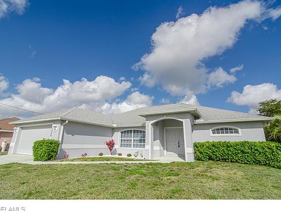 3rd image of 1329 NE Juanita Pl