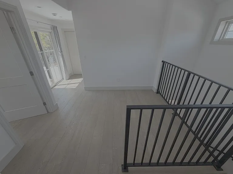 9 Gresham Ln — Photo 17