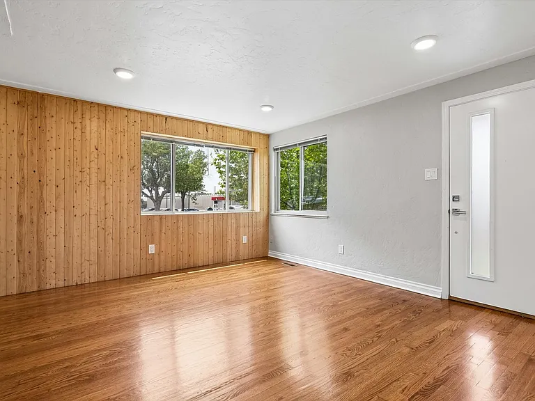 1284 S Harrison St — Photo 12
