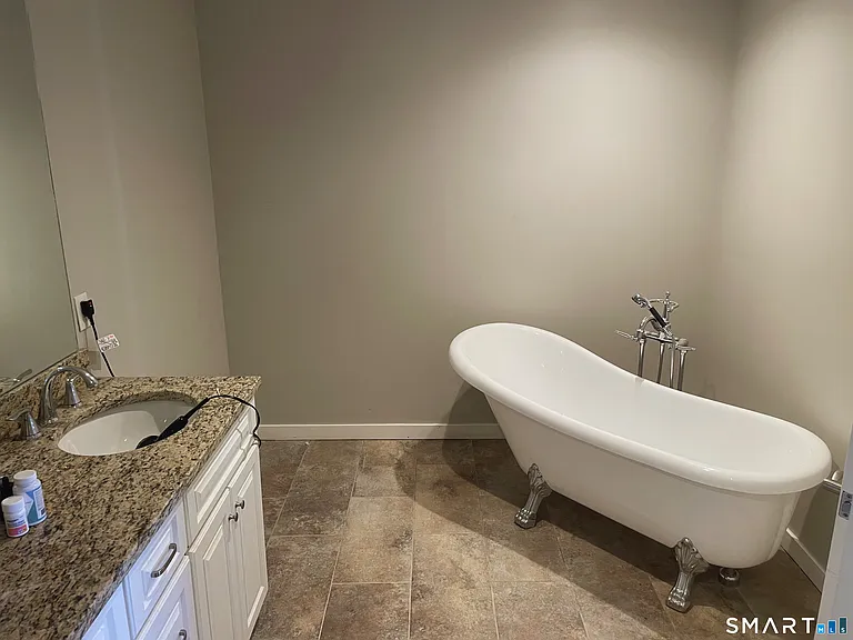 133 Harbour Close — Photo 10