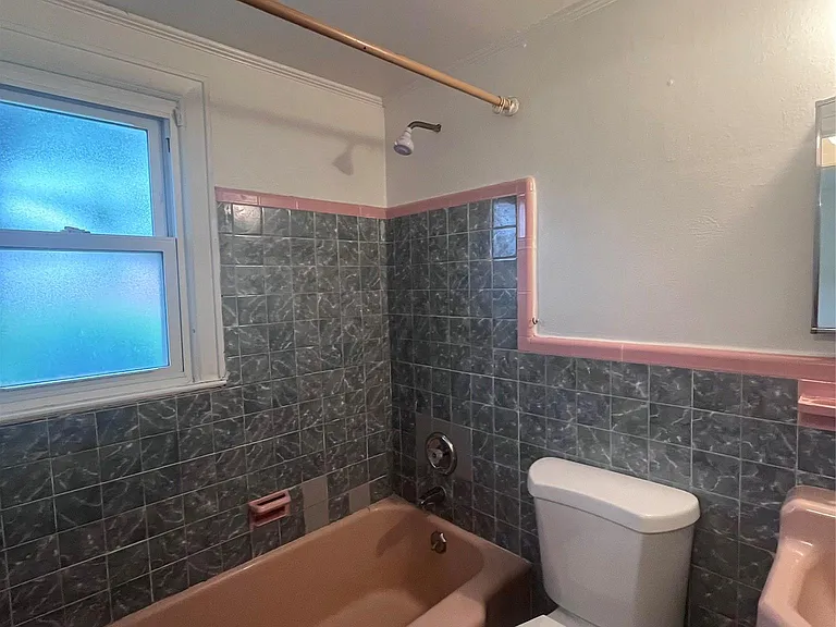 348 E Beech St #LOWER — Photo 10