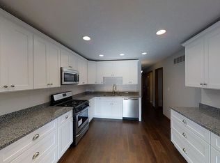 19974 Oakwood Dr, Bloomington, IL 61705