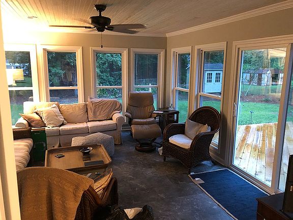 New sunroom, heated & air