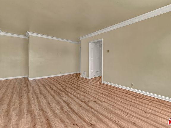 4th image of 2544 10th Ave #4