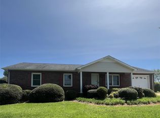 869 Crystal Spring Dr, Lincolnton, NC 28092