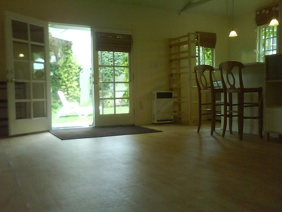 this is the living room, 2 chairs & hi-bar to eat on the lef