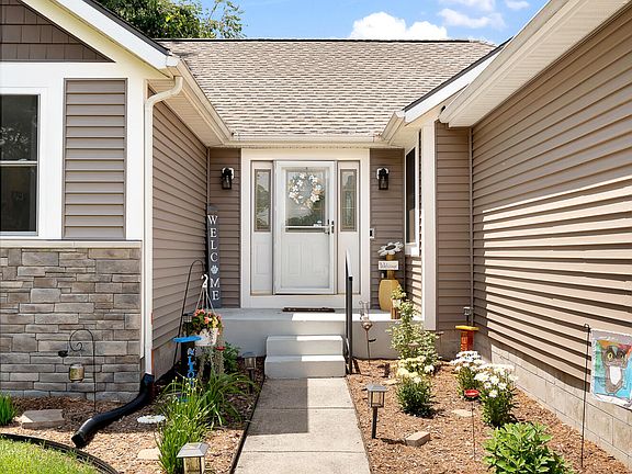 4th image of 4007 Meadow Ln