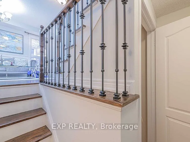 8 Rampart Cres — Photo 22