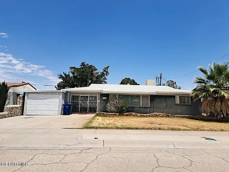 1504 Fairfield Dr — Photo 1