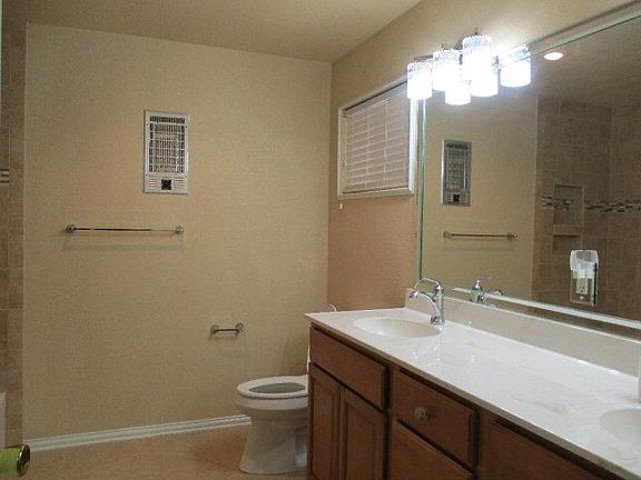 4th image of 2301 Ella Ave