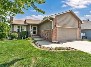 712 S Red Oaks Cir, Wichita, KS 67207