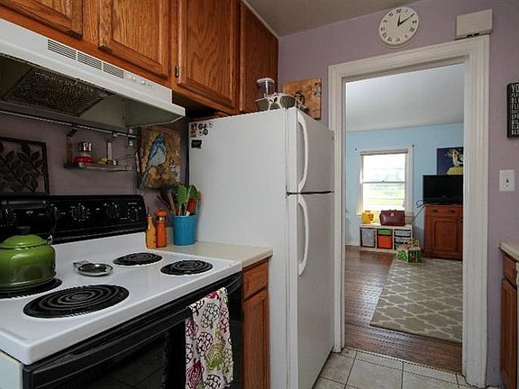 4th image of 2480 Fernwood Ave