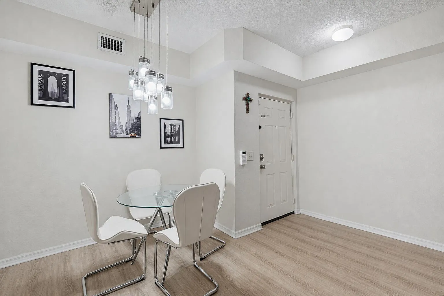2 bed, 2.0 bath, 1215 sqft, $2,300 — Photo 2